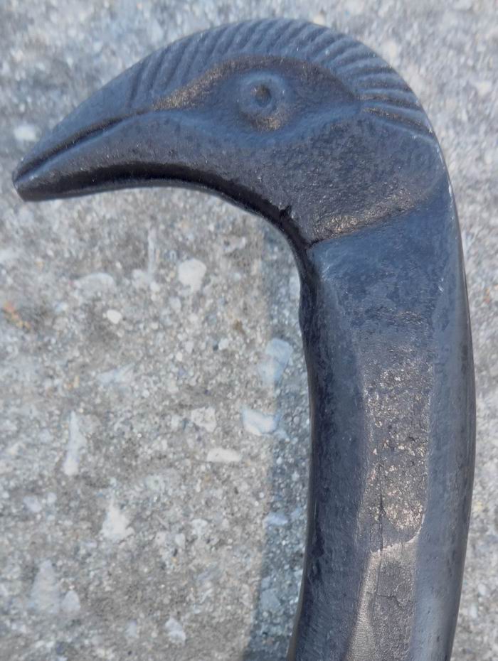 BIRD-HEAD KNIFE