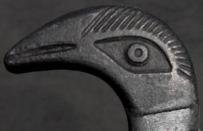 BIRD-HEAD KNIFE