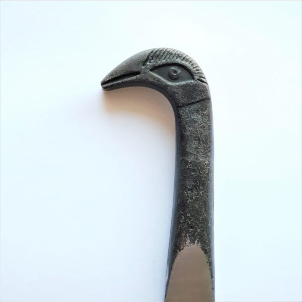 BIRD-HEAD KNIFE