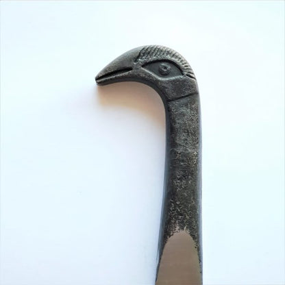 BIRD-HEAD KNIFE